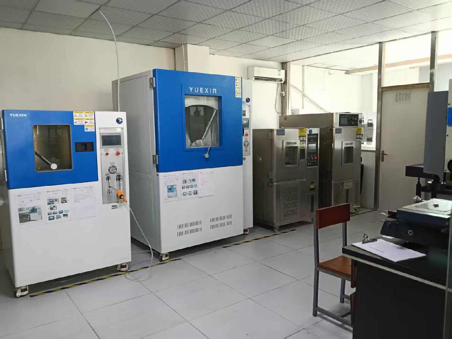 Dustproof testing equipment for heavy-duty industrial hinge manufacturers