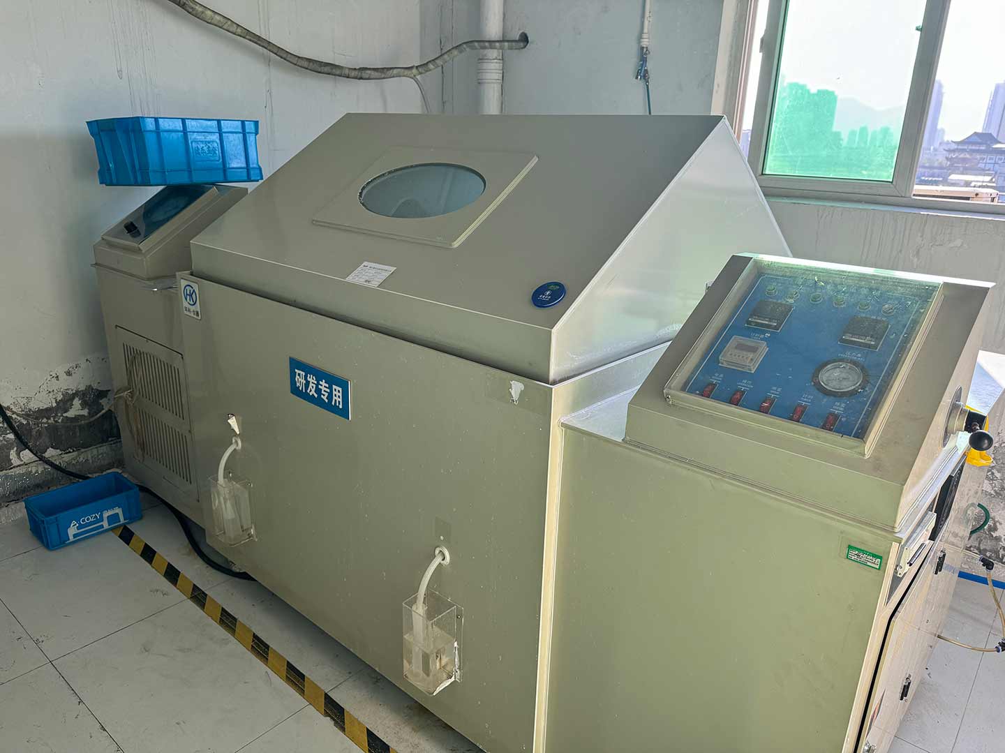 Salt spray testing machine for heavy-duty industrial hinge manufacturers