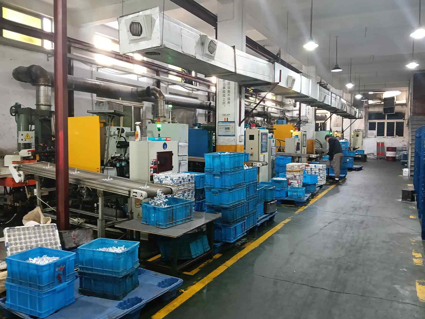 Die-casting workshop of a heavy-duty industrial hinge manufacturer